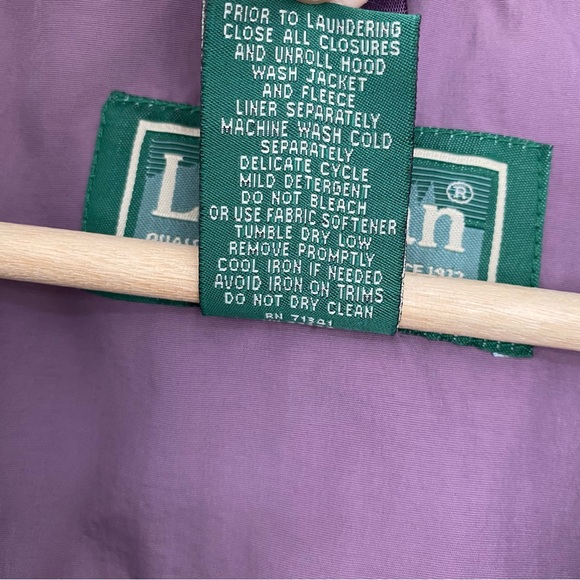 L.L. Bean Women’s Jacket (Shell) Size Small Zip Close. Purple Lightweight. - Picture 12 of 12